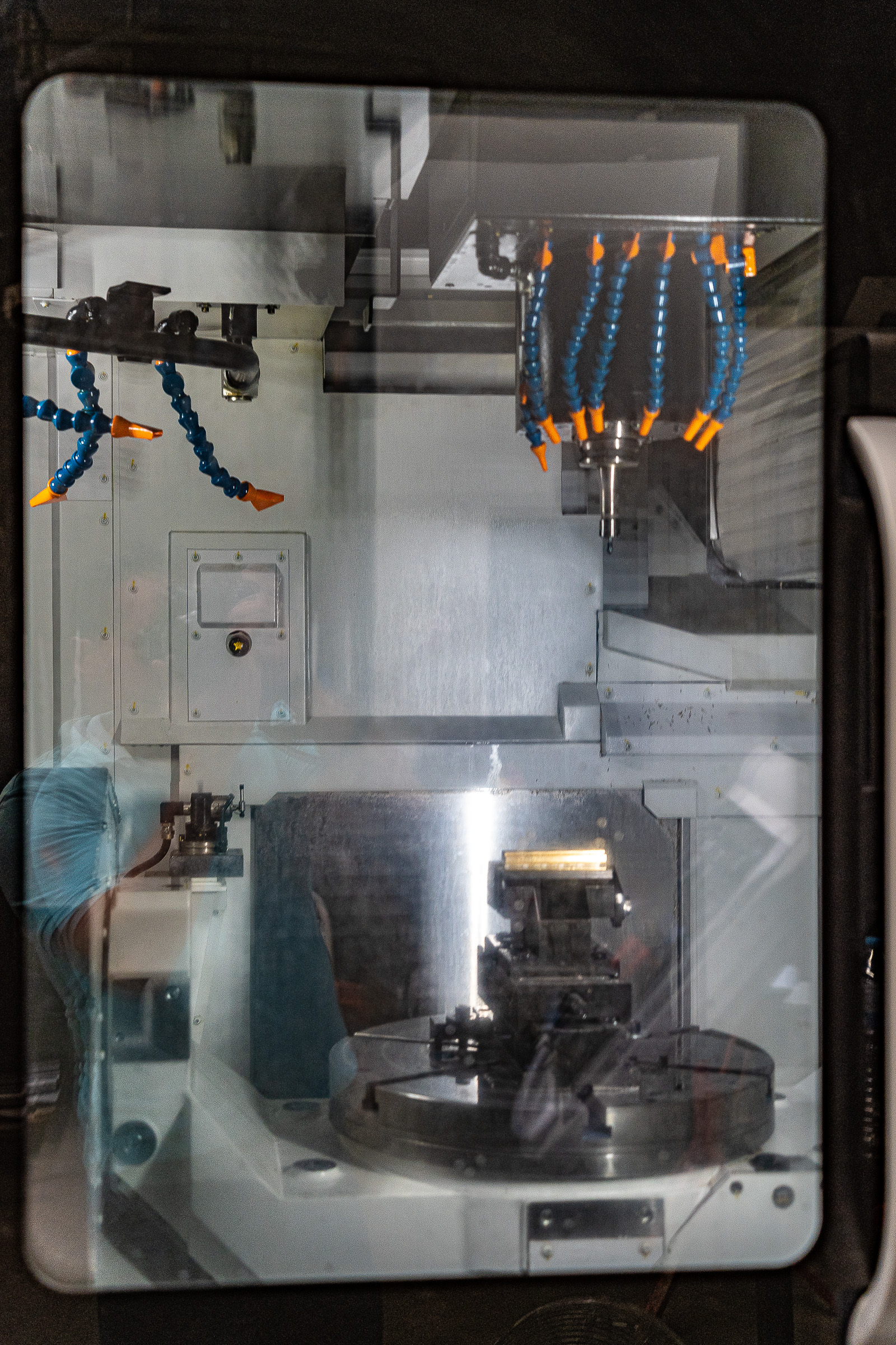 Interior del centro de mecanizado Okuma MU-5000V