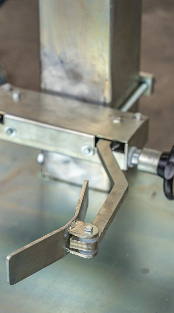 Elevador con mini-agitador para laboratorio fabricado por TECINSA