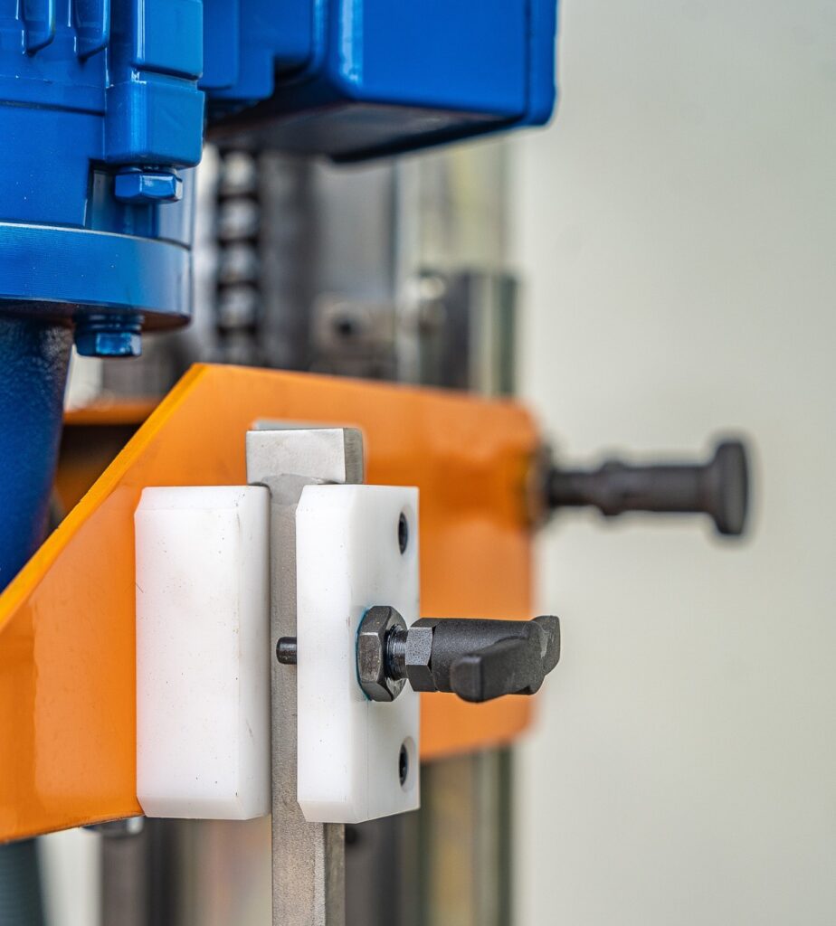 Elevador con mini-agitador para laboratorio fabricado por TECINSA