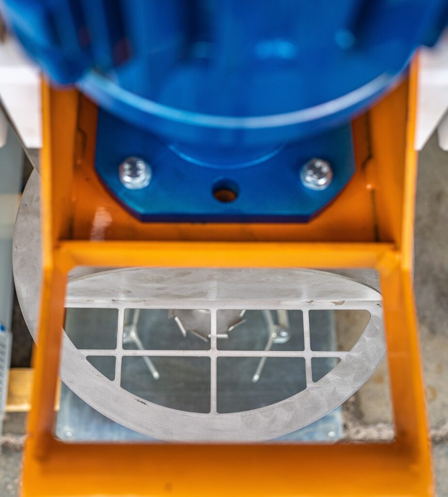 Elevador con mini-agitador para laboratorio fabricado por TECINSA